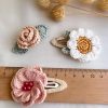 Kẹp Tóc Hoa Len Handmade Dễ Thương – Phụ Kiện Tóc Đan Tay Cho Bé & Nữ